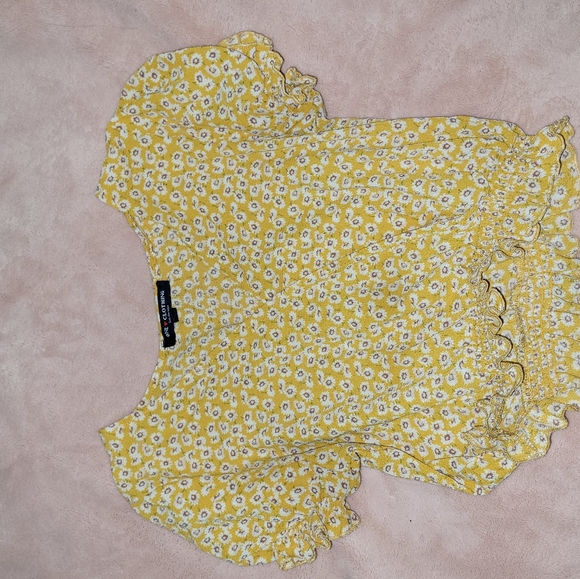 Yellow flower crop top - Picture 1 of 3